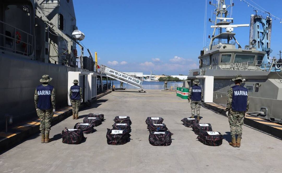 Marina asegura alrededor de 455 paquetes de cocaína en costas de Puerto Chiapas. Foto: Semar