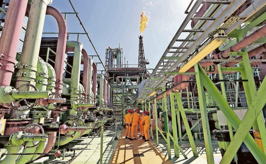 Recortes. En 2019, las líneas de negocio de Pemex Exploración y Producción y Transformación Industrial resintieron una caída en sus inversiones. Foto: ARCHIVO EL UNIVERSAL