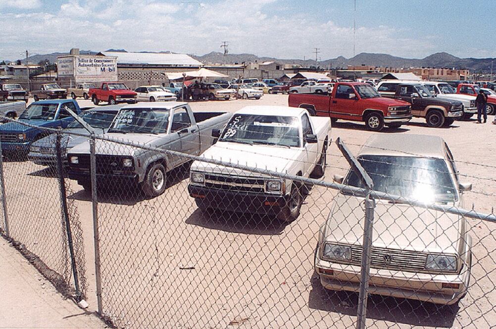 De acuerdo con la AMIA, a partir de marzo de 2015 la industria automotriz junto con autoridades logró reducir la entrada al país de autos usados. (ARCHIVO EL UNIVERSAL)