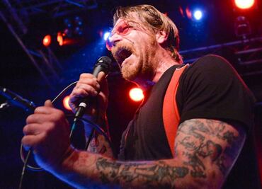 Vocalista de Eagles of Death Metal se disculpa