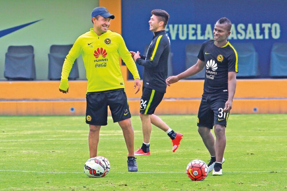 Nacho y Oribe, tecnico y delantero vivieron aventuras rojiblancas (MARCOS DOMÍNGUEZ. JAM MEDIA)