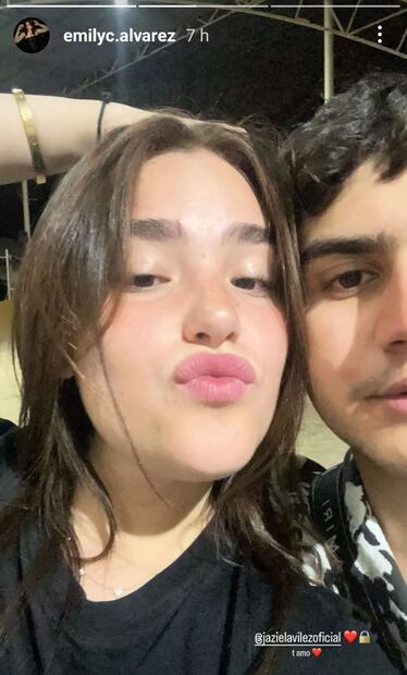 Emily presume noviazgo con joven cantante mexicano