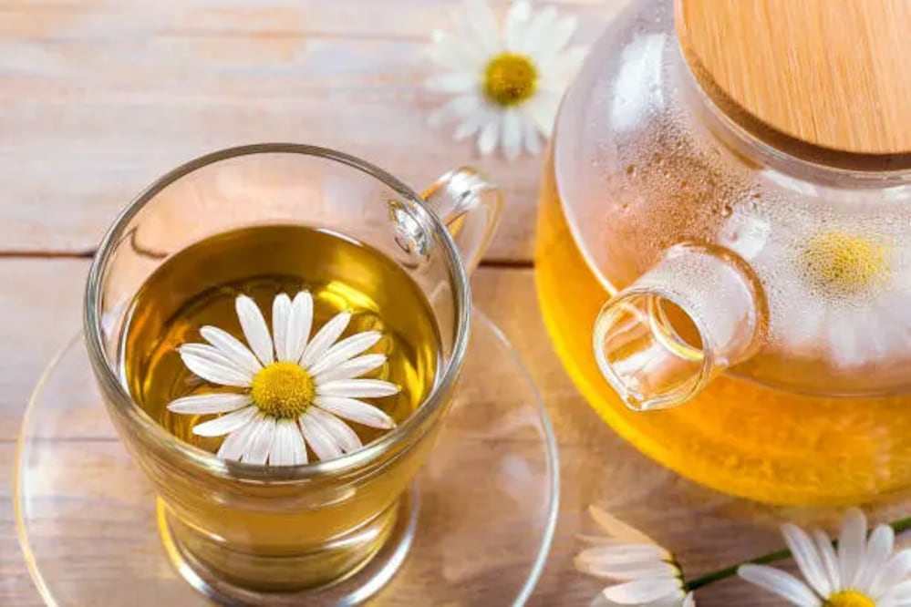 La manzanilla no solo conforta al cuerpo, también aporta varios beneficios estéticos. Foto: Unsplash