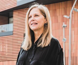 “La nueva arquitectura no debe promover el aislamiento”: Martha Thorne, directora ejecutiva de los Premios Pritzker