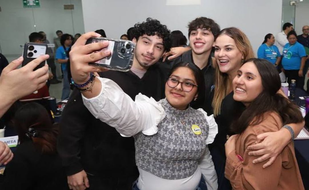 Cecilia Patrón Laviada anunció la convocatoria para las Becas de Excelencia Universitaria, que entregarán 2 mil pesos bimestrales. Foto: Especial