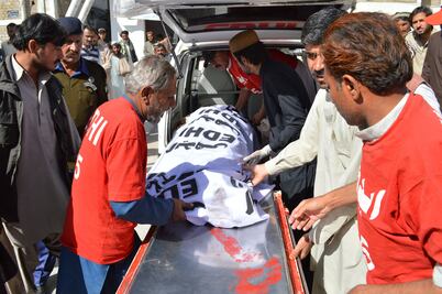 Pakistán: 4 muertos tras atentado contra tren