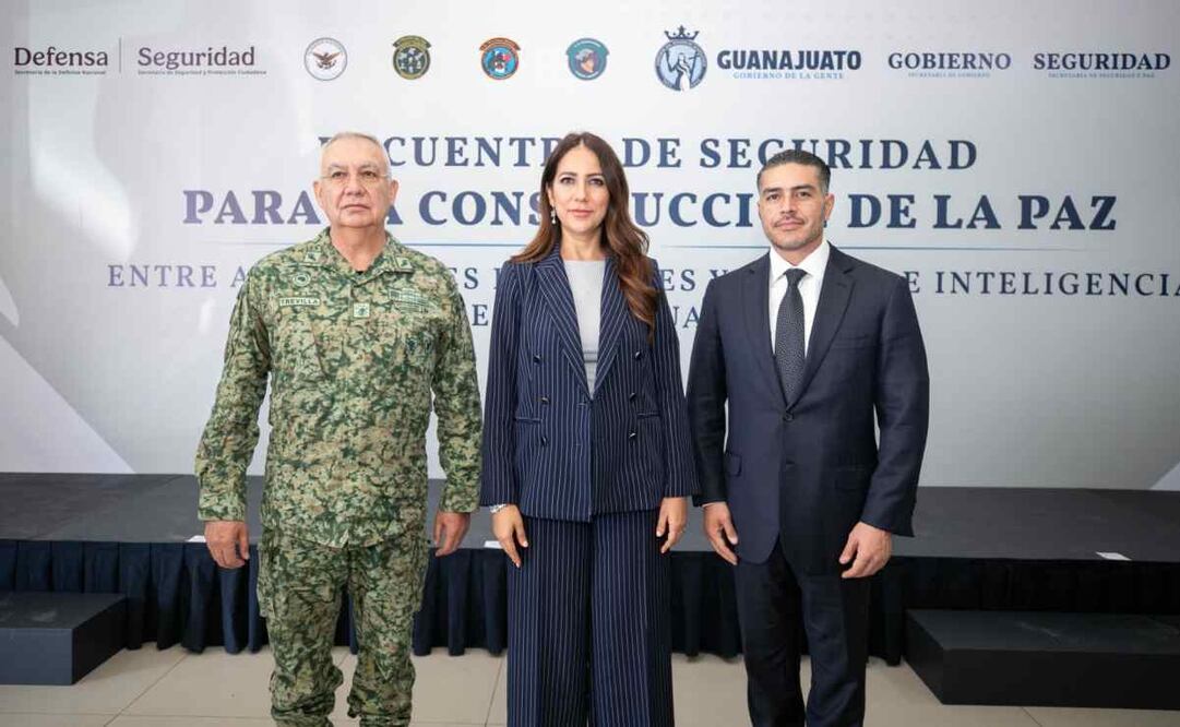 Gobernadora de Guanajuato en reunión con los titulares de la Secretaría de la Defensa Nacional, Ricardo Trevilla Trejo, y de la Secretaría de Seguridad y Protección Ciudadana, Omar García Harfuch / Foto: Especial