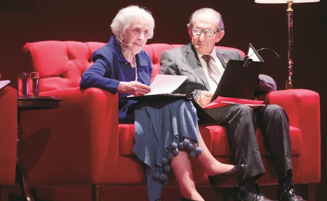 Ida Vitale estuvo en México el año pasado en el Centenario del nacimiento de Octavio Paz; aquí, junto a Eduardo Lizalde.