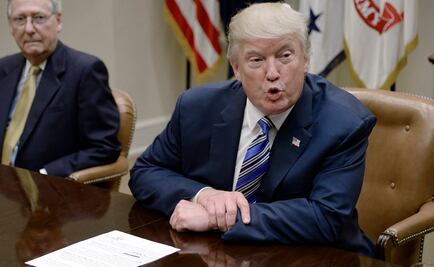 Trump desea "suerte" a James Comey antes de testificar en el Senado