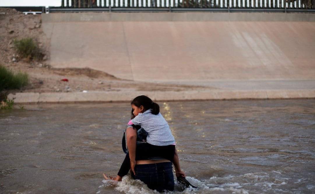 Migrants are risking their lives to enter the U.S. and request asylum - Photo: José Luis González/REUTERS