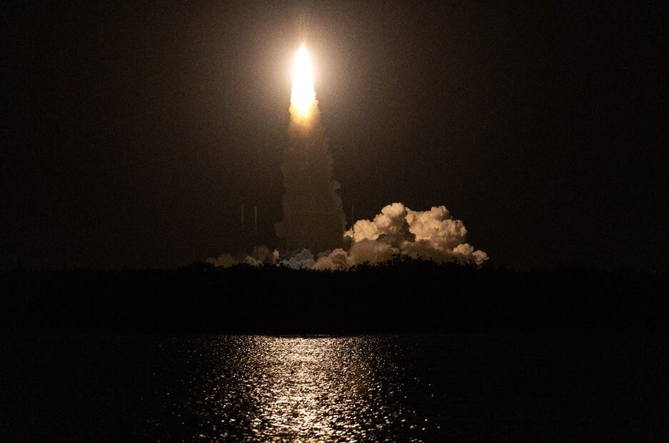 Esta madrugada despegó la misión Colmena con destino a la Luna, un proyecto de la UNAM, la Agencia Espacial Mexicana y la NASA.
Foto: EFE / Cristobal Herrera-Ulashkevich