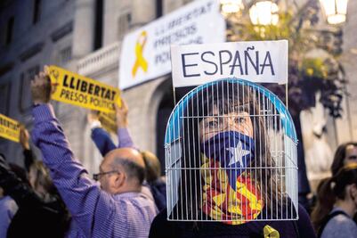 España ordena captura internacional de Puigdemont 