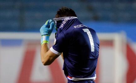 Gobierno multa a futbolistas por hacer fiesta durante pandemia