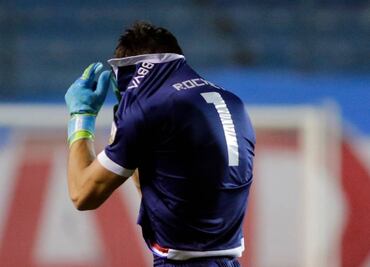 Gobierno multa a futbolistas por hacer fiesta durante pandemia