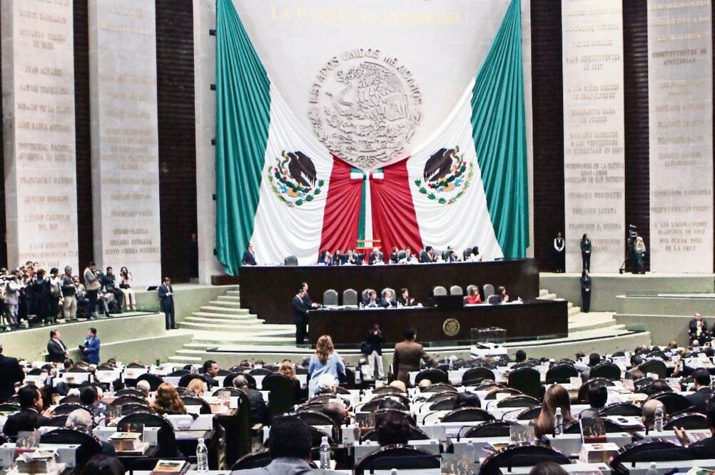 Telmex argumenta que los ramos de infraestrutura, capacidad técnica y encriptación de voz no cumplen los requerimientos de la Cámara Baja. (ARCHIVO EL UNIVERSAL)