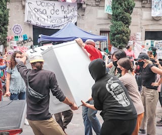 Reciben donaciones activistas que tomaron la CNDH 
