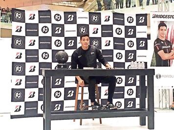 Raúl Jiménez, orgulloso de ir al Tricolor