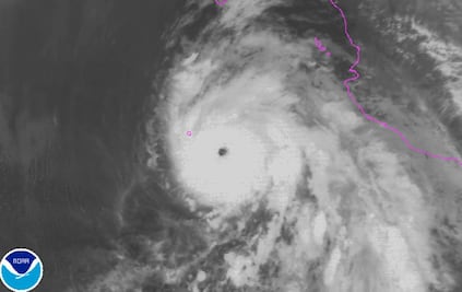 Huracán "Dolores" continúa cerca de Isla Socorro