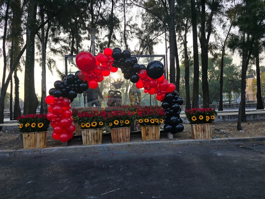 Vecinos de la colonia Ramos Millán, en la alcaldía Iztacalco, instalaron un altar a Lucifer en Río Churubusco y Puente Curtidores, casi esquina Tezontle. Fue retirado por ellos mismos. (Foto: especial)