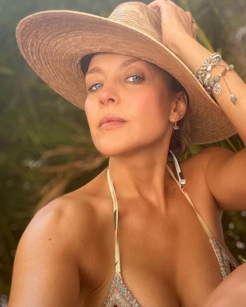 Fey presume su figura con mini bikini de infarto