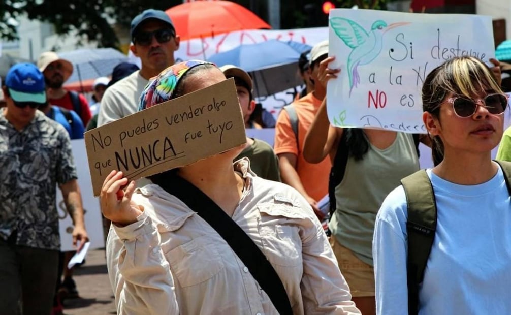 Marchan comunidades mayas en Mérida, Yucatán contra proyectos inmobiliarios; exigen respeto a sus derechos.
Foto: Especial.