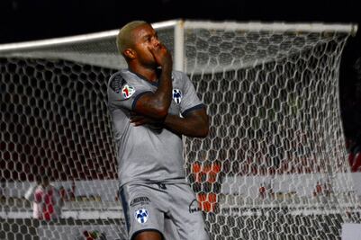 Monterrey hunde a los Tiburones Rojos