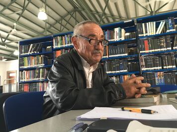A sus 75 años, “El Profe” encontró la pasión de enseñar matemáticas a universitarios