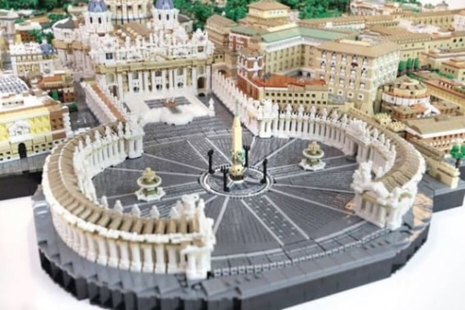 Arquitecto recrea todo el Vaticano con 67 mil piezas de LEGO