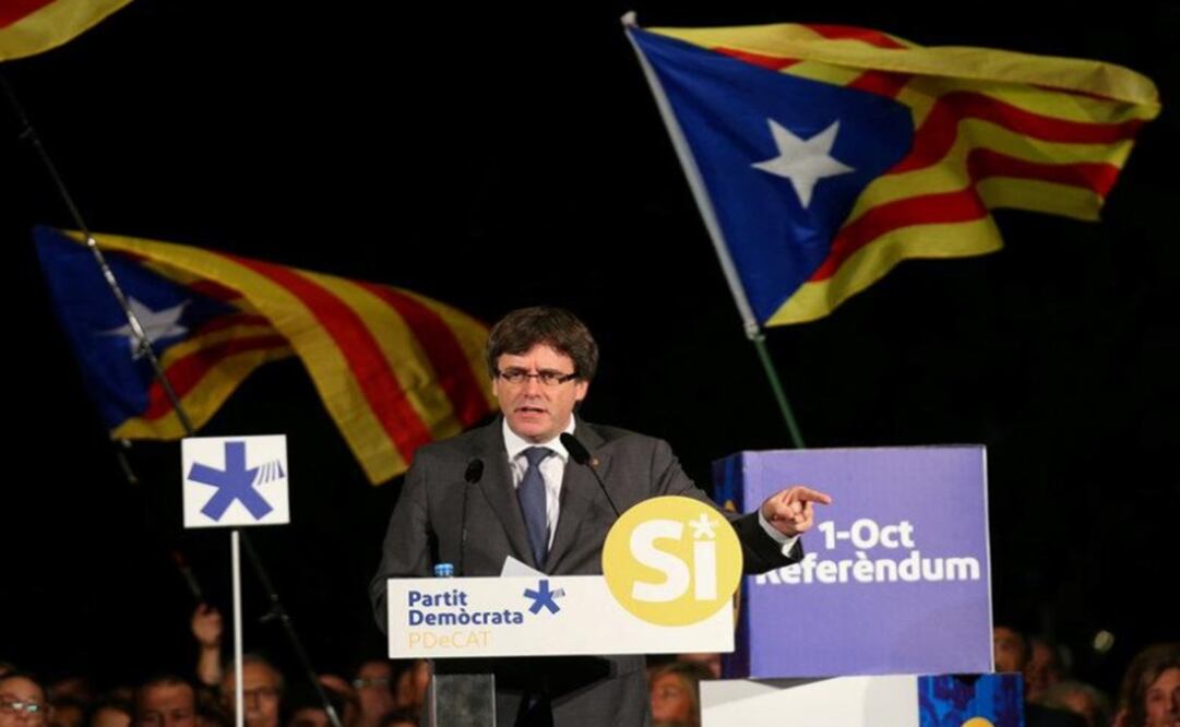 Catalan President Carles Puigdemont urging supporters for a "yes" vote in the banned October 1 independence referendum - Photo: Albert Gea/REUTERS