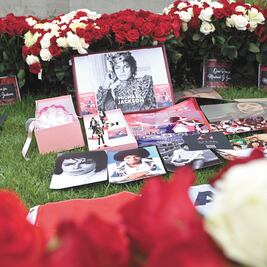 Fans celebran legado del Rey del pop