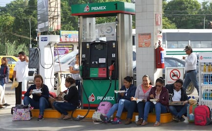 Trabajadores de salud bloquean gasolinera en Oaxaca