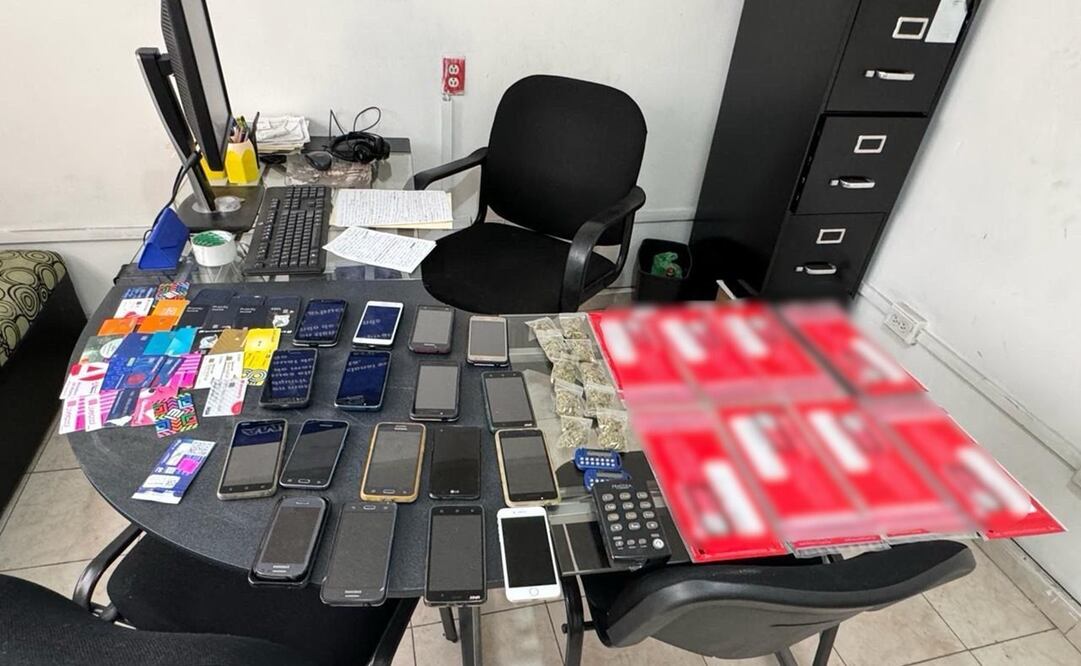 Celulares recuperados en cateo. Foto: Especial