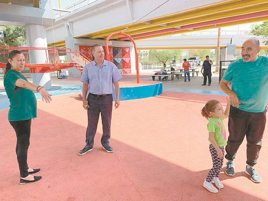 Iluminada, la Ribera del Río Culiacán, donde antes hubo madrigueras de delincuentes, hoy es paseo de la población, incluso al filo de la medianoche. Foto/ESPECIAL
