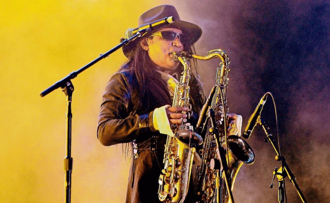 La esposa de Sax hizo públicos dos documentos que el músico se negó a firmarle a la banda.