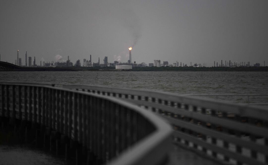 El vicegobernador de Texas, Dan Patrick, advirtió que Beryl será un “ciclón mortal” para aquellos que se encuentren directamente en su trayectoria. Foto: Mark Felix / AFP