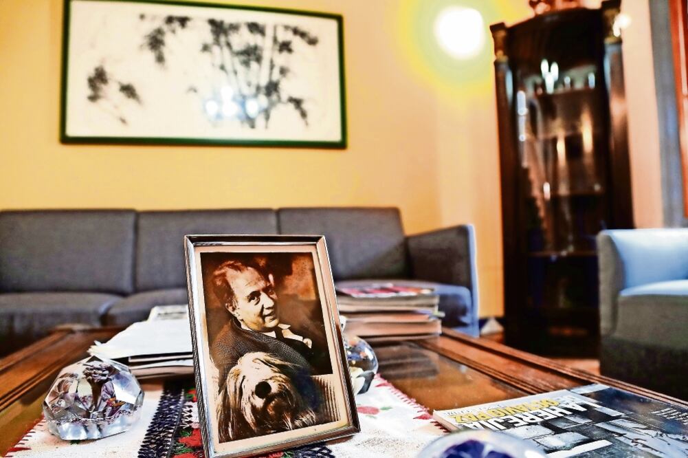 Desde 1993, Sergio Pitol residía en Xalapa. Su casa, en la calle Pino Suárez, fue lugar de reuniones dominicales de amigos, para comer, escuchar música y ópera, leer, ver cine y conversar. Foto: ARCHIVO EL UNIVERSAL