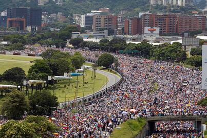 Un policía muerto y dos heridos en protesta opositora venezolana