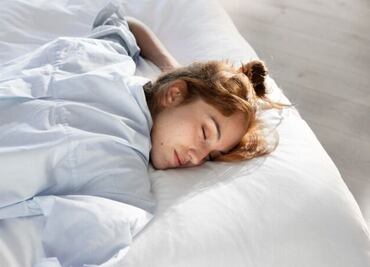 Esto nos quiere decir nuestro cuerpo al dormir con las muñecas dobladas