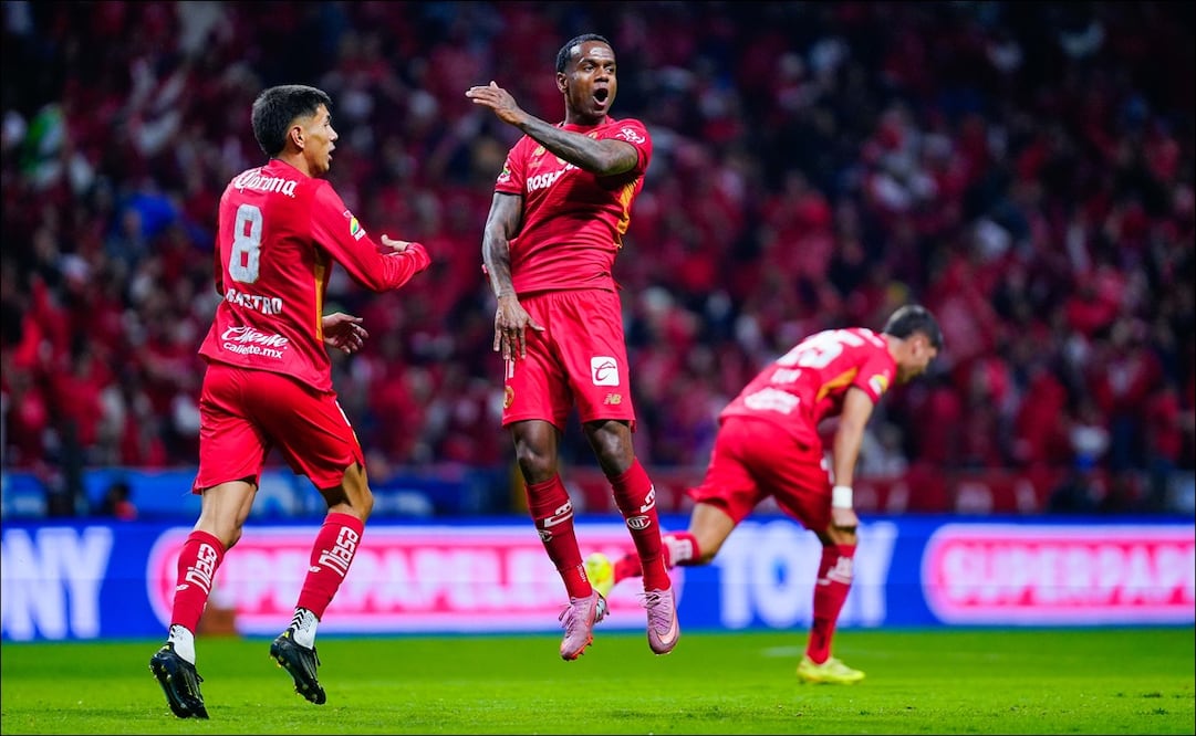 Jugadores del Toluca celebran uno de los goles en el juego de Vuelta de la Final del Apertura 2025. FOTO: Imago7