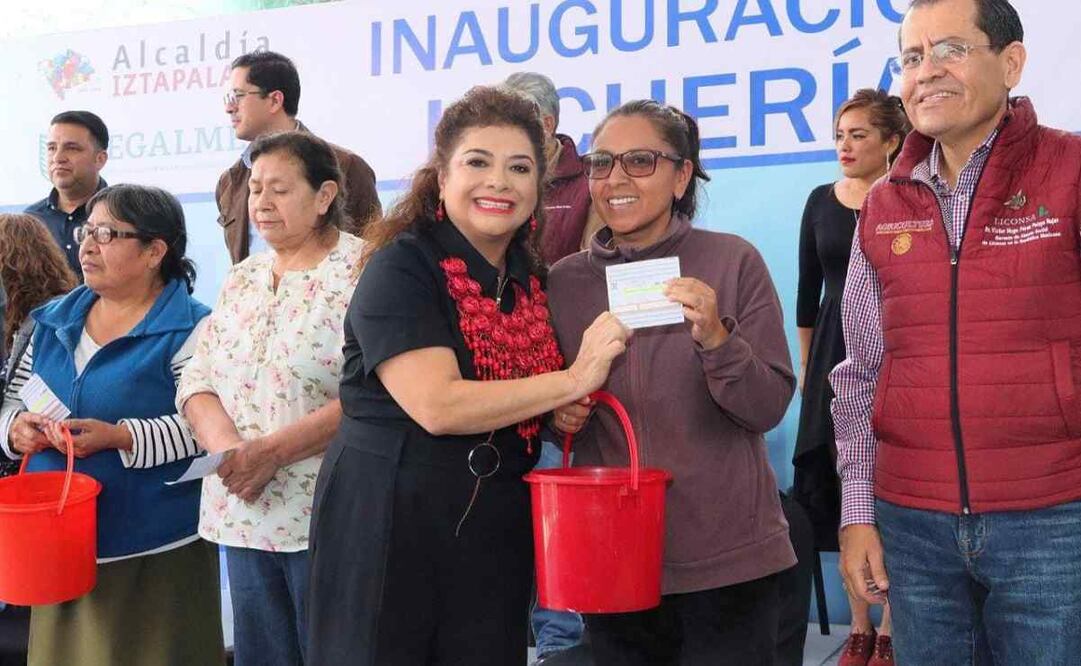 Brugada Molina adelantó que será a partir del próximo año cuando inicie la entrega de los apoyos para personas de entre 60 y 64 años en la Ciudad de México. Foto: Especial