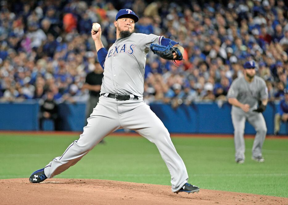 Gallardo cumplió un sueño de la infancia al lanzar en postemporada con su equipo favorito (PETER LLEWELLYN. USA TODAY SPORTS)