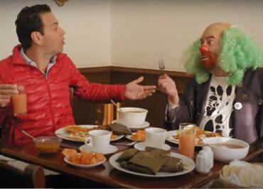 Entre pellizcadas y albures, Brozo y Loret desayunan y hablan de la polémica con AMLO