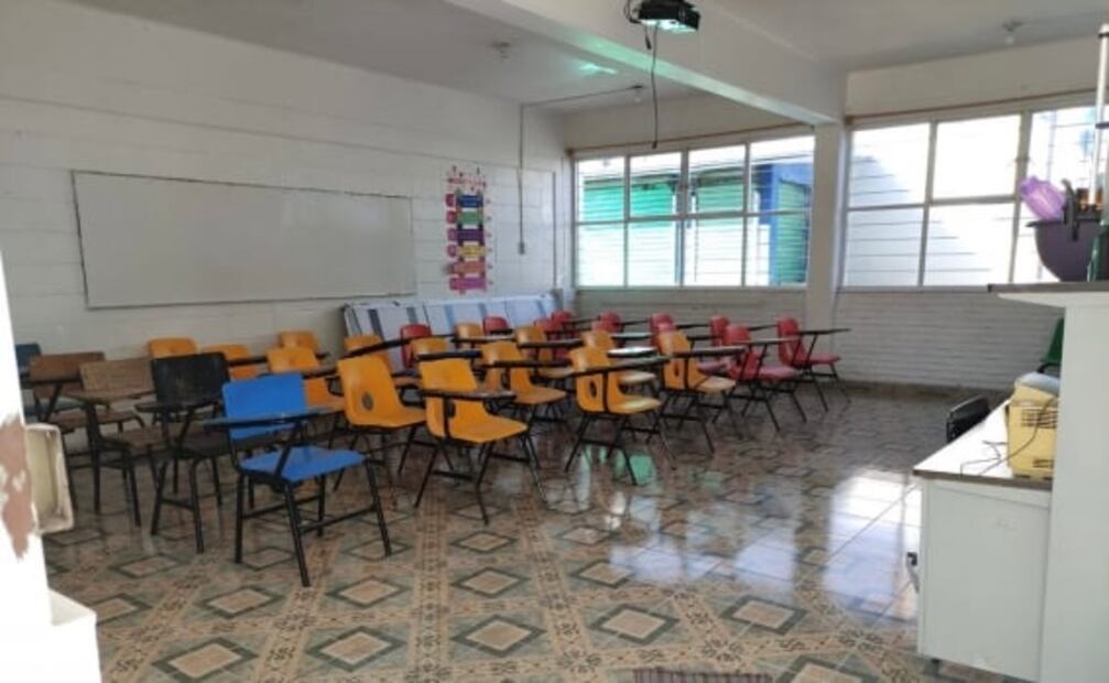 Por temor al Covid-19, escuela de Neza se queda esperando a los alumnos