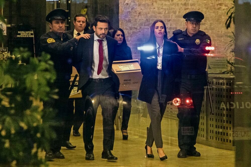 Gustavo Egelhaaf y Claudia Álvarez son una pareja de abogados en la ficción. Foto: de VIX