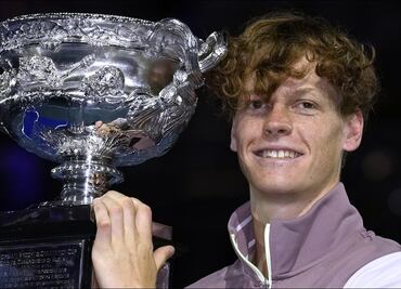 Jannik Sinner logra épica remontada sobre Daniil Medvedev y gana el Abierto de Australia