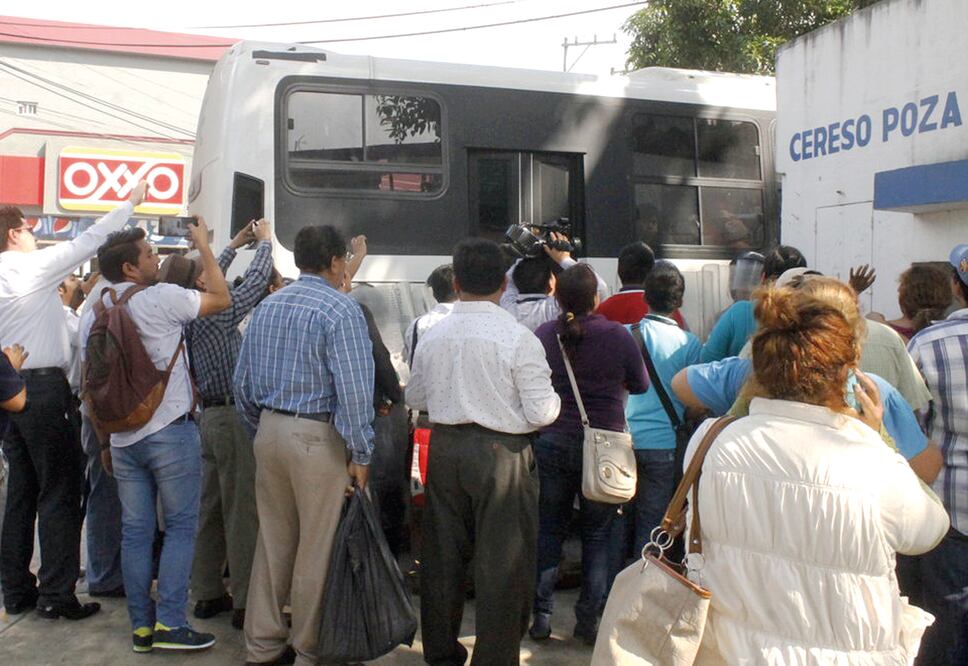 Bajo un fuerte operativo de seguridad, 35 de 37 presuntos integrantes de la delincuencia organizada detenidos el sábado fueron llevados al Centro de Readaptación Social de Poza Rica (PATRICIA MORALES. EL UNIVERSAL)