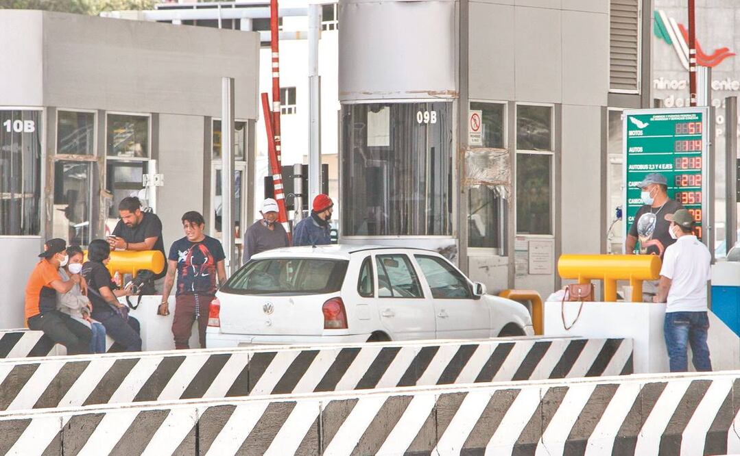 Fuentes de seguridad de Guerrero informaron que los grupos que toman casetas provienen de colonias populares de Chilpancingo. Foto: ROGELIO MORALES. CUARTOSCURO