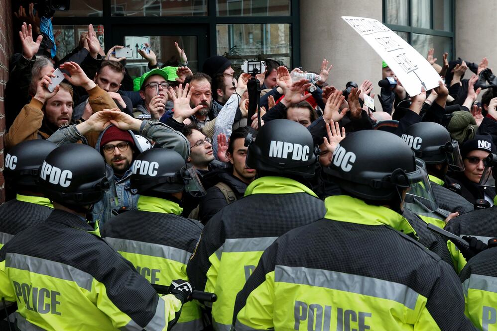 Una ola de protestas comenzó hoy en Washington D.C. y otras ciudades de Estados Unidos en contra del ahora presidente de ese país, Donald Trump (Foto: Reuters)