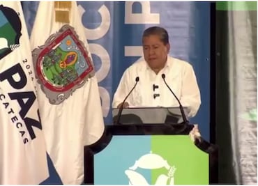 VIDEO: Entre gritos y reclamos, madre buscadora reaparece en evento del gobernador de Zacatecas