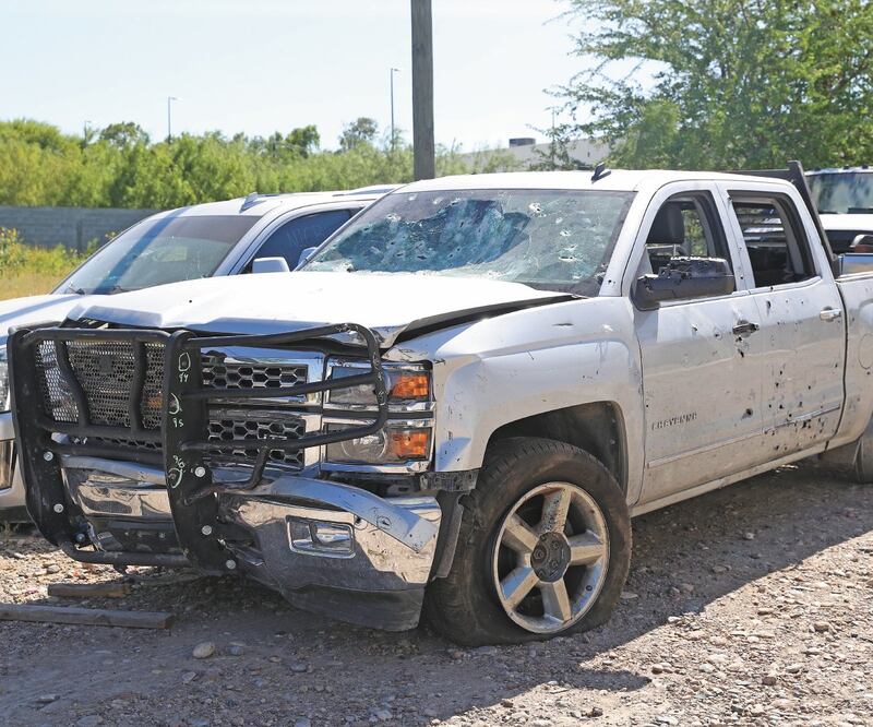 La camioneta que fue atacada por miembro s del Ejército Mexicano recibió cientos de disparos. ARCHIVO EL UNIVERSAL